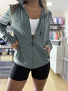 Campera I Run elastizada entallada verde claro