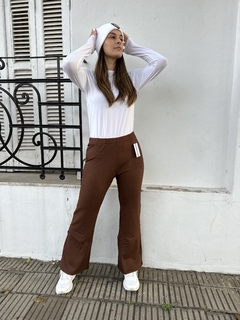 Pantalon jogger oxford balance frizado chocolate en internet