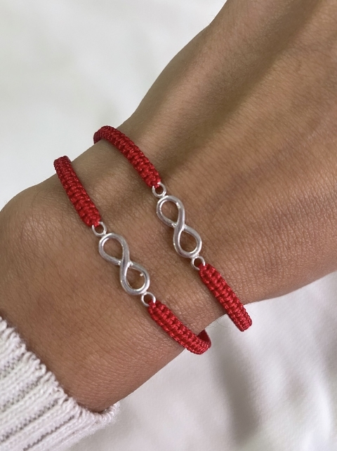 Hilo rojo con infinito