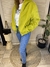 Campera con cierre y capucha frisada