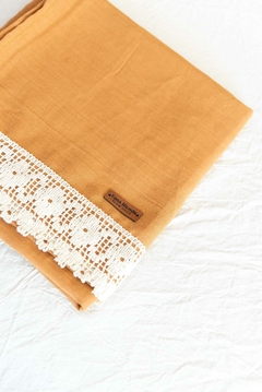 Camino de mesa Merlina con puntilla ancha - comprar online