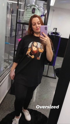 Camiseta Monalisa Oversized na internet