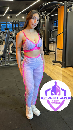 Conjunto Calça Jacquard Detalhe Rosa Choque na internet