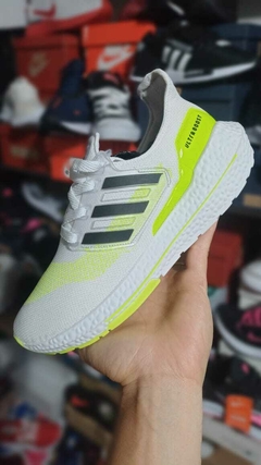 ADIDAS ULTRA BOOST