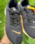 Nike zoom preto e dourado na internet