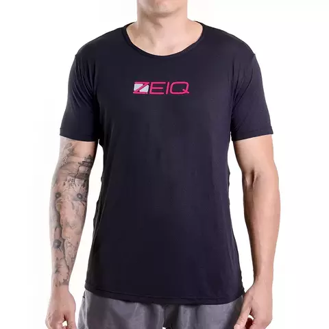 Camiseta Esportiva Slim Zeiq Preta – Logo Rosa e Branco