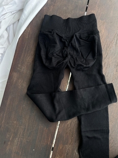 Calza negra acanalada