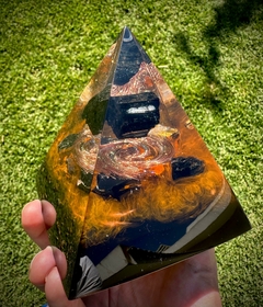Pirâmide Orgonite M Proteção Energética - comprar online