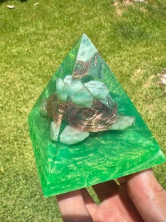 Pirâmide Orgonite P Esmeralda - comprar online