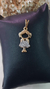 PINGENTE MENINA CRAVEJADA - comprar online
