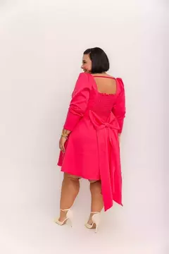 Vestido de Alfaiataria com Mangas Longas e Detalhe de Laço - Elegância e Charme - Tamanho Único (48-52) - comprar online