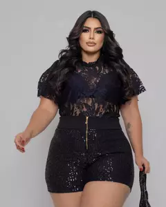Toque de Romance e Elegância: Blusa em Renda com Manguinhas Fluidas para um Visual Encantador! - Tamanho Único (44-50)