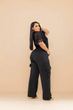 Calça Pantalona Plus Size em Neoprene com Bolsos Cargo – Conforto, Estilo e Versatilidade - Tamanho Único (46-52) - Bela Senhoritta Moda Plus Size
