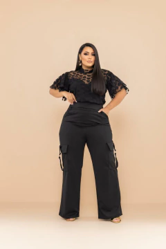 Calça Pantalona Plus Size em Neoprene com Bolsos Cargo – Conforto, Estilo e Versatilidade - Tamanho Único (46-52) na internet