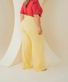 Calça Pantalona Amarela em Crepe Mirella: Elegância e Conforto - Tamanho Único 48-50 - comprar online