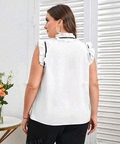 Blusa Branca com Botões Frontais e Detalhes Elegantes - Mangas Boné, Babados e Gola com Laço - Tamanho 46 - comprar online