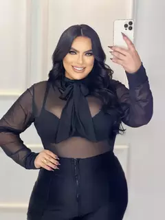 Body em Tule Preto com Mangas Longas e Gola Alta: Sofisticação e Versatilidade - Tamanho Único (46-52)