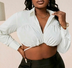 Blusa Branca Tipo Cropped de Mangas Longas: Elegância e Modernidade - Tamanho 52