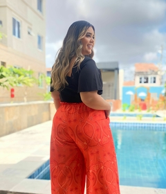 Cropped Crepe Pipoquinha Preto: Elegância Versátil - Tamanho Único (44-48) - comprar online