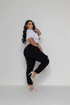 Calça Jogger em Neoprene com Bolsos Cargos - Tamanho Único (44-50) na internet