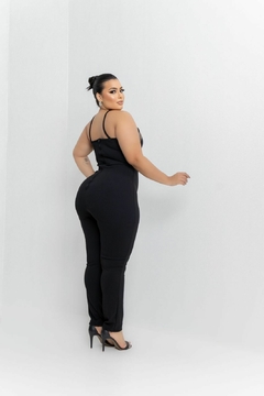 Macacão Longo de Alças em Neoprene: Sofisticação e Modernidade - Tamanho Único (44-50) na internet