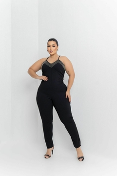 Macacão Longo de Alças em Neoprene: Sofisticação e Modernidade - Tamanho Único (44-50) - Bela Senhoritta Moda Plus Size