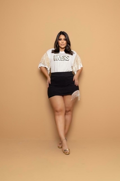Blusa em Malha Slink com Mangas em Paetê e Aplique Frontal uma peça única que combina elegância e modernidade em Tamanho Único (46-52) na internet