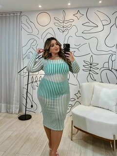Vestido Midi de Manga Longa em Tule Listrado Verde com Top e Short - Elegante e versátil - Tamanho Único (44-48)