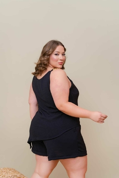 Conjunto de Short e Blusa em Crepe Duna Poá: Elegância e Estilo Únicos - Tamanho Único (46-50) - comprar online