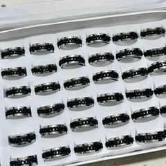 Anillo acero quirúrgico con cadena negra caja x36