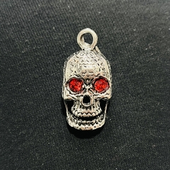 Dije calavera con ojo rojo