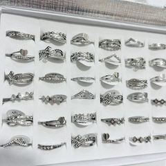Anillo acero quirúrgico surtido strass caja x36