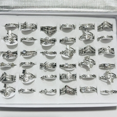 Anillo acero quirúrgico surtido strass caja x36 - comprar online