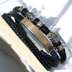 Pulsera cuerina magnética con 2 calaveras