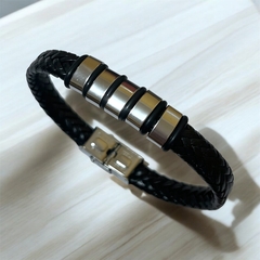 Pulsera cuerina con acero quirúrgico