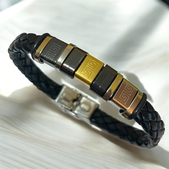 Pulsera cuerina con acero quirúrgico