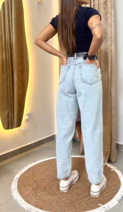 Calça Jeans Claro Mom na internet