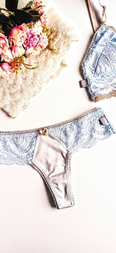Conjunto Adela - En encaje, corpiño con taza y espalda regulable y culotte less - comprar online