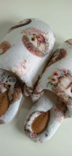 Pantuflas Lenushka Cerradas - En polar soft estampado erizo en internet