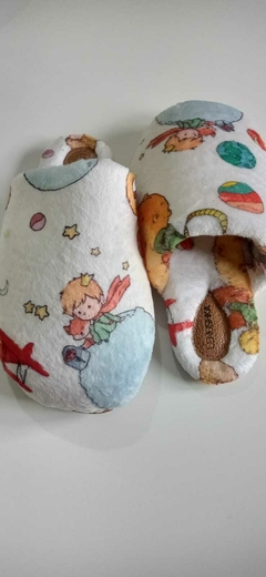 Pantuflas Lenushka Cerradas - En polar soft estampado El Principito en internet