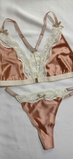 Conjunto Justina - En satén broche delantero y encaje en espalda con colaless regulable