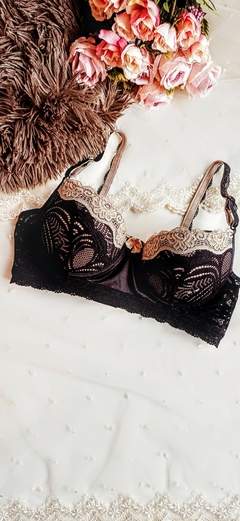 Conjunto Chiara - Corpiño taza push up y culotte less, en puntilla y satén