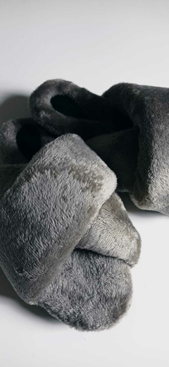 Pantuflas Lenushka Cruzadas - En polar soft liso gris topo