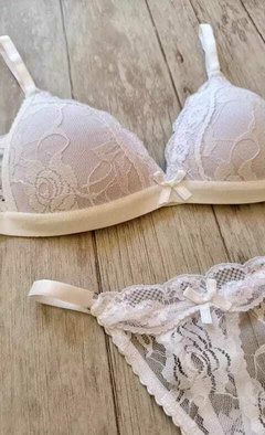 Conjunto Magnolia - Corpiño taza soft y less regulable en encaje - tienda online