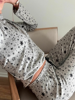 Pijama Estrella - Buzo y pantalón recto, de lanilla estampada - comprar online