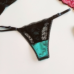 Conjunto Esmeralda - Corpiño de aro bajo y tanga cola less en saten elastizado y puntilla - comprar online