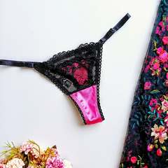 Conjunto Esmeralda Fucsia - Corpiño de aro bajo y tanga cola less en saten elastizado y puntilla - Lenushka