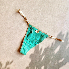 Conjunto Triana Esmeralda - Corpiño cruzado en encaje forrado y tanga less regulable - Lenushka
