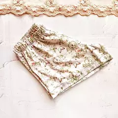 Pijama Florence - Remera sin manga y short en modal estampado con mariposas, ambos con detalle en puntilla - comprar online