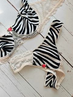 Conjunto Nicole - Corpiño con aro y bombacha less, en modal y encaje - comprar online